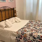 In The Center Guesthouse