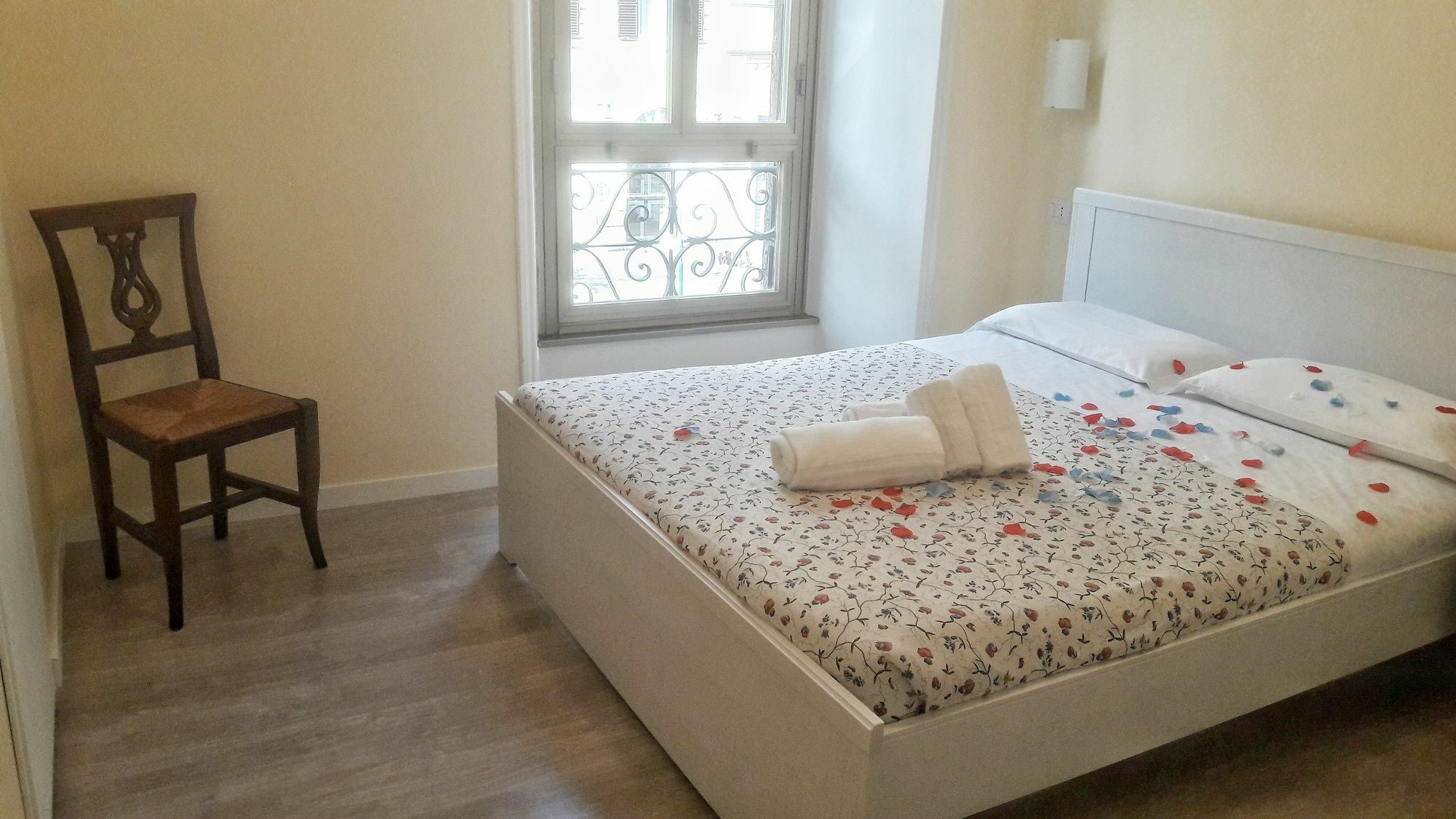 In The Center Guest house